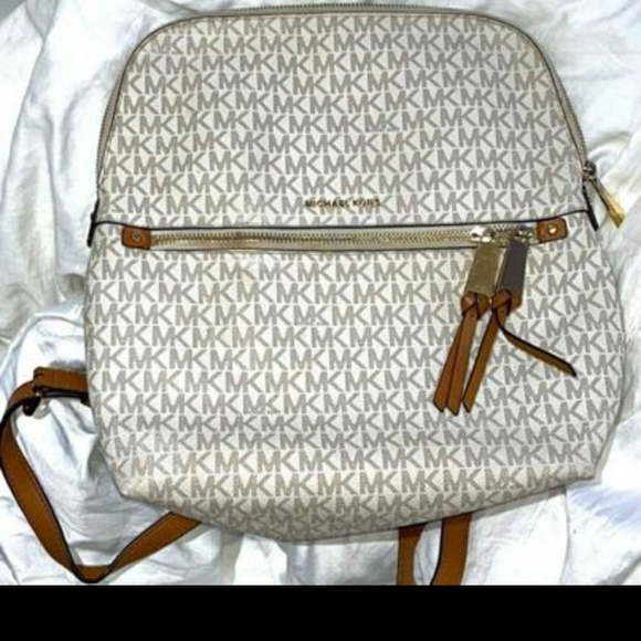 Mk purse - Picture 1 of 3